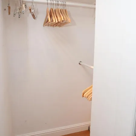 2 Bedroom House Near The Downs