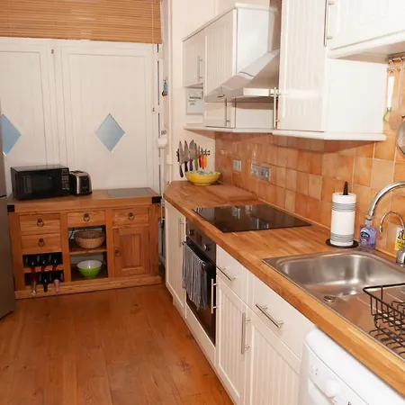 아파트 2 Bedroom House Near The Downs *
