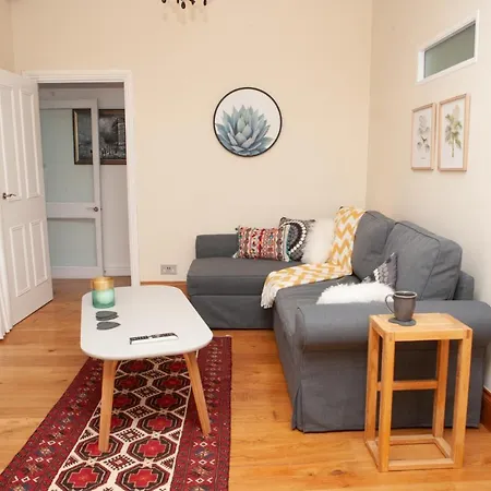 Апартаменти 2 Bedroom House Near The Downs Бристоль
