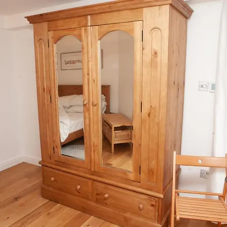 2 Bedroom House Near The Downs Apartment Bristol