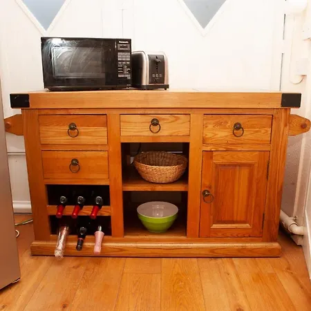 2 Bedroom House Near The Downs 브리스틀