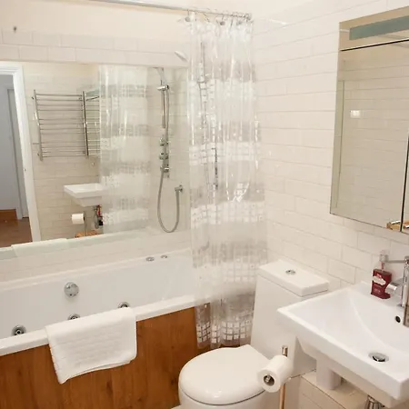 2 Bedroom House Near The Downs Bristol